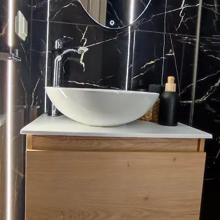 Urban Nest Downtown Apartment *
